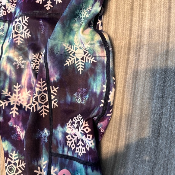 Has pockets!!!! - Picture 3 of 4